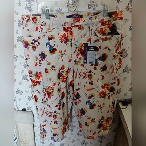 Gloria Vanderbilt Kaia Skimmer Pants with Floral Design